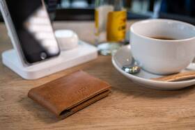 Peňaženka FIXED Wallet pre AirTag z pravej hovädzej kože hnedá

 obrázok produktu 3 z 8