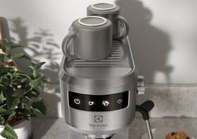 Pákový kávovar Electrolux E6EC1-6ST 

 obrázok produktu 11 z 17