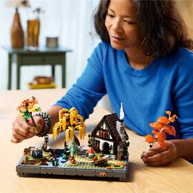 Stavebnica LEGO® Icons 11372 Chata a jesenná záhrada 

 obrázok produktu 9 z 9