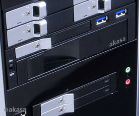 Rámček AKASA Lokstor M51 2.5" & 3.5" SATA HDD Dock in 5.25" PC Bay, USB 3.0 pass through čierny

 obrázok produktu 6 z 6