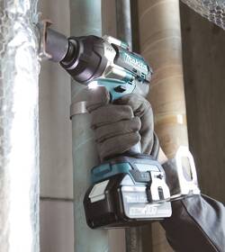 Doťahovák rázový Makita DTW700RTJ (s batériou) 

 obrázok produktu 1 z 3