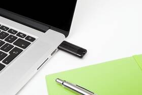 USB flashdisk Verbatim 32GB, USB 3.0 čierny

 obrázok produktu 4 z 5