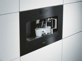 Vstavané espresso AEG KKE884500B čierny

 obrázok produktu 2 z 6