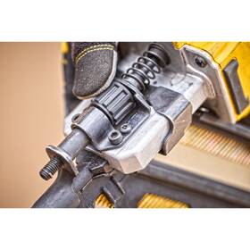 Klincovačka Dewalt DCN930P2-QW (s baterií) 

 obrázok produktu 4 z 8