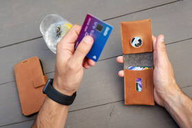 Peňaženka FIXED Wallet pre AirTag z pravej hovädzej kože hnedá

 obrázok produktu 5 z 8