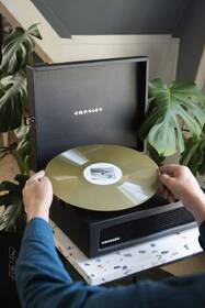 Gramofón Crosley Voyager BT čierny

 obrázok produktu 7 z 7