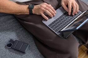 Puzdro s klávesnicou na tablet Epico Aluminium na Apple iPad Pro 11" (2018/2020/2021/2022)/Air 10.9" (2020/2022)/Air 11" M2/Air 11" M3 - SK sivé

 obrázok produktu 9 z 11
