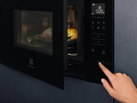 Mikrovlnná rúra Electrolux KMFE172TEX čierna

 obrázok produktu 2 z 8