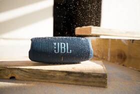Prenosný reproduktor JBL Charge 5 modrý

 obrázok produktu 10 z 12