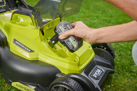 Kosačka Ryobi RY18LMX40C-150 (s baterií) 

 obrázok produktu 2 z 4
