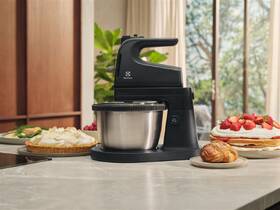 Ručný šľahač s misou Electrolux Mattino 2.0 ESM4B sivý

 obrázok produktu 8 z 8