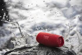 Prenosný reproduktor JBL Charge 5 červený

 obrázok produktu 9 z 10