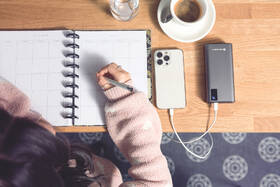 Powerbank GoGEN PB200008 20000 mAh strieborný

 obrázok produktu 3 z 4