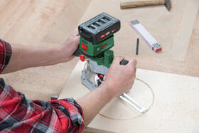 Fréza horná Bosch AdvancedTrimRouter 18V-8 (bez batérie) 

 obrázok produktu 5 z 10