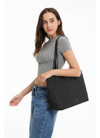 Taška tomtoc Versatile - T23 Laptop Tote Bag M čierna

 obrázok produktu 19 z 19