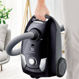 Podlahový vysávač Electrolux EEG42EB čierny

 obrázok produktu 5 z 9
