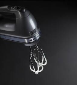 Ručný šľahač KitchenAid 5KHM9212ECU strieborný

 obrázok produktu 8 z 9