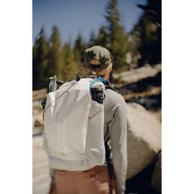 Batoh Peak Design Outdoor Backpack 25L biely

 obrázok produktu 9 z 10