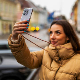 Kryt na mobil FIXED Pure Neck s ružovou šnúrkou na krk na Apple iPhone 13 Pro priehľadný

 obrázok produktu 5 z 7
