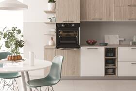 Rúra Indesit IFWS 4841 JH BL čierna farba
