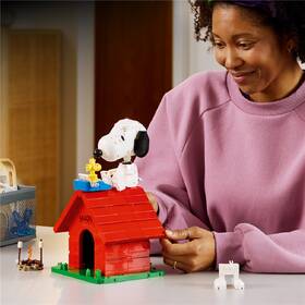 Stavebnica LEGO® Ideas 21368 Peanuts: Snoopyho bouda 

 obrázok produktu 4 z 9