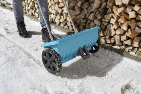Rozmetadlo hnojív Gardena 0432-20 

 obrázok produktu 2 z 9