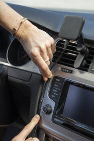 Držiak na mobil Peak Design Car Mount Vent Charging čierny

 obrázok produktu 7 z 8