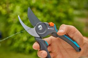 Nožnice záhradné Gardena PremiumCut Pro 

 obrázok produktu 1 z 2