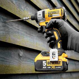 Rázový skrutkovač Dewalt DCF887P2-QW (s baterií) 

 obrázok produktu 3 z 3
