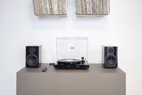 Gramofón Pro-Ject JukeBox E1 HiFi Set čierny

 obrázok produktu 4 z 7