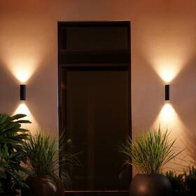 Nástenné svietidlo Philips Appear White and Color Ambiance čierne

 obrázok produktu 2 z 4