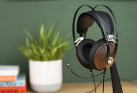 Slúchadlá Meze 99 Classics Walnut Silver Boom Mic Kit čierna/strieborná/drevená

 obrázok produktu 2 z 6