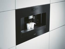 Vstavané espresso AEG KKE884500B čierny

 obrázok produktu 3 z 6