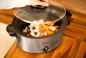 Pomalý hrniec s odnímateľným kastrólom RUSSELL HOBBS 22740-56 nerez

 obrázok produktu 2 z 6