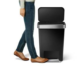 Odpadkový kôš Simplehuman 45 l čierny

 obrázok produktu 2 z 2