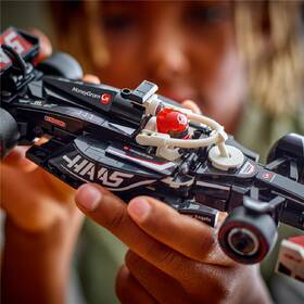 Stavebnica LEGO® Speed Champions 77250 Závodní auto MoneyGram Haas F1® Team VF-24 

 obrázok produktu 4 z 8