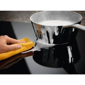 Indukčné varné dosky s odsávaním Electrolux KCC83443 čierna

 obrázok produktu 5 z 11