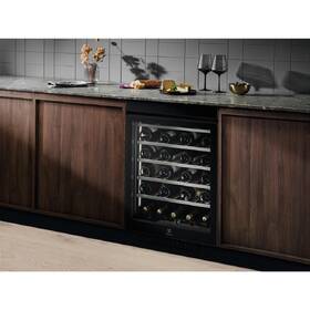 Vínotéka Electrolux EWUS040B8B čierna

 obrázok produktu 5 z 6
