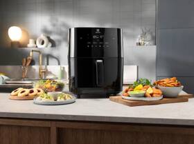 Fritéza teplovzdušná Electrolux EAF7SB čierna

 obrázok produktu 9 z 9