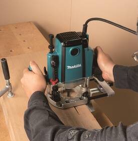Fréza horná Makita RP1803FX 

 obrázok produktu 1 z 1