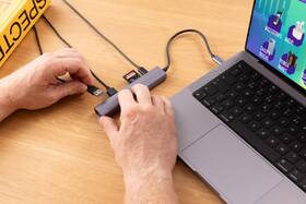 USB Hub Spello by Epico USB-C Slim 7v1 strieborný

 obrázok produktu 3 z 4