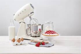 Kuchynský robot Smeg SMF03CREU krémový

 obrázok produktu 6 z 7