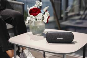Prenosný reproduktor Harman Kardon Luna čierny

 obrázok produktu 7 z 7