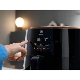 Fritéza teplovzdušná Electrolux EAF7B čierna

 obrázok produktu 2 z 5