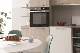 Rúra Indesit IFWS 4841 JH BL čierna farba
