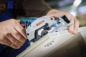 Okružná píla Bosch Professional GKS 12V-26 (bez batérie) 

 obrázok produktu 4 z 5