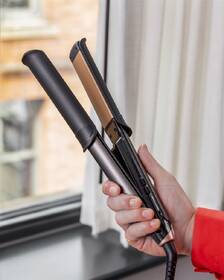 Žehlička na vlasy Remington S6077 ONE Straight & Curl Styler sivá

 obrázok produktu 6 z 14