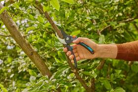 Nožnice záhradné Gardena PremiumCut Pro 

 obrázok produktu 2 z 2