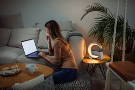 Stolná lampa IMMAX FLAMINGO, Qi nabíjanie, budík strieborná

 obrázok produktu 5 z 6