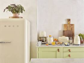 Rýchlovarná kanvica Smeg KLF03CREU krémová

 obrázok produktu 4 z 9